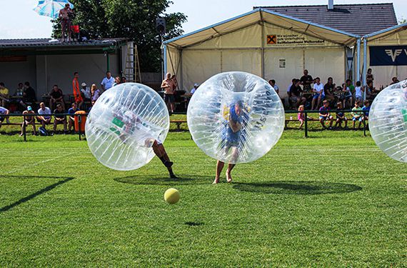 Bubble Fussball Schenke Erlebnisse Von Jochen Schweizer