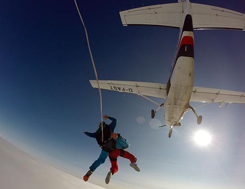 Fallschirm Tandemsprung Fur 5 Jochen Schweizer