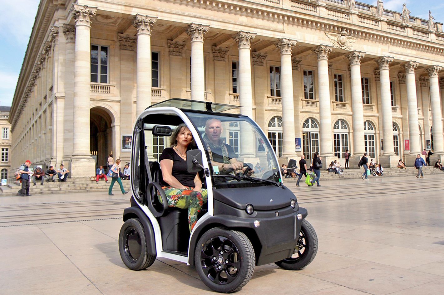 E-Mobil Stadtrundfahrt durch Bordeaux für 2